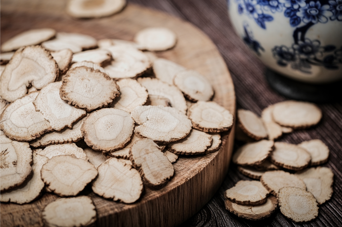 《衛生寶鑑 遺山牢牙散》組成藥材(一) ｜白芷｜古方牙粉中最清亮的一味藥