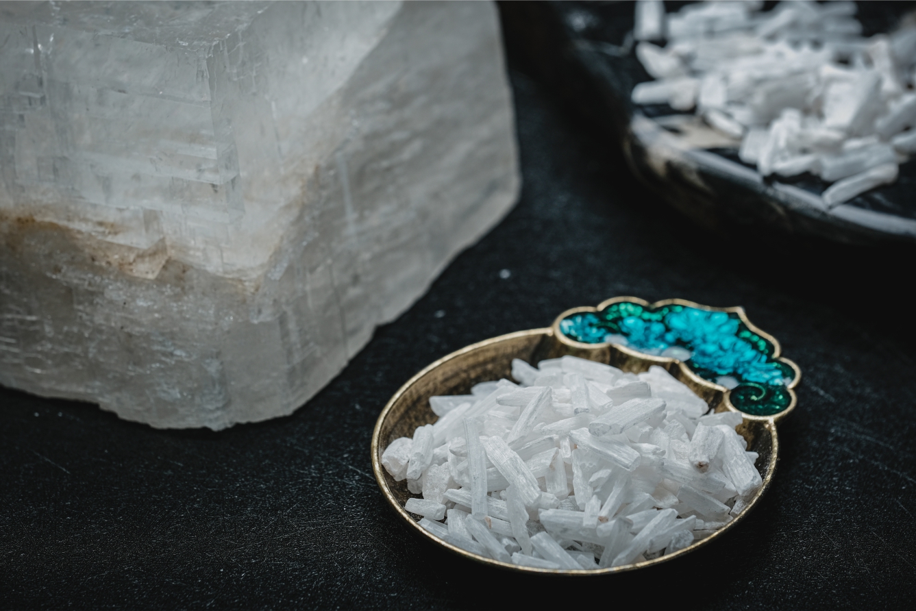 《衛生寶鑑 遺山牢牙散》組成藥材(三) ｜生石膏｜把火氣拉回地面的白礦